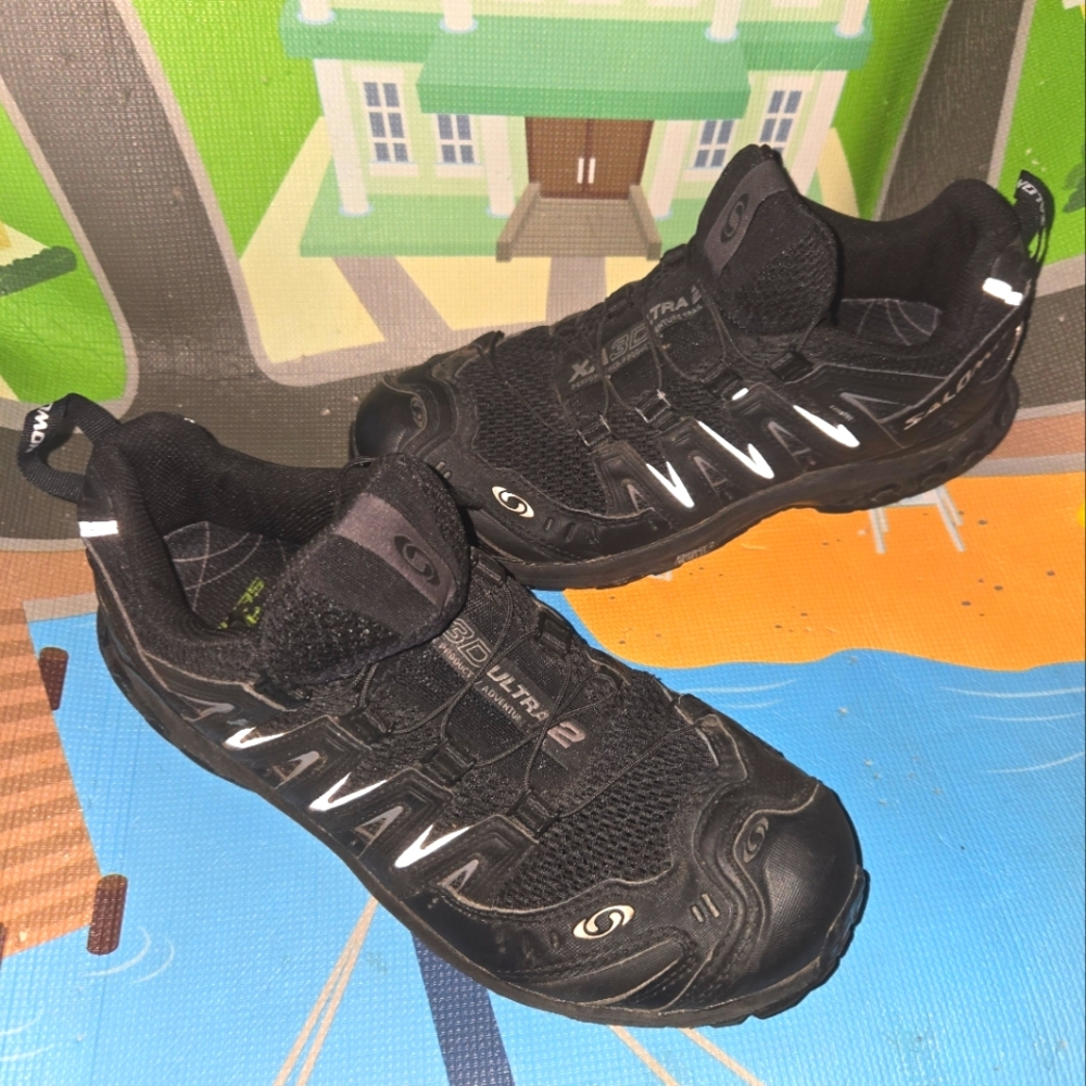 Salomen hiking shoes